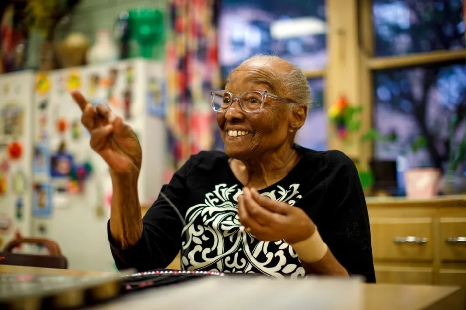 free_daizzy's tweet photo. Trailblazer Edith Renfrow Smith, Grinnell College's first Black female graduate and beloved Chicago educator, inspired generations and researched for her remarkable sharp mind. RIP at 111.  https://t.co/9ghTj9jgbJ https://t.co/O7grzbDbr8