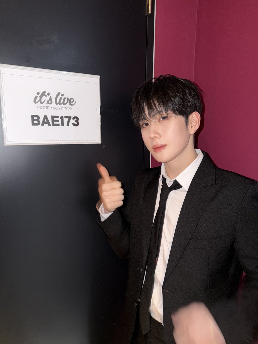 BAE173_member's tweet image. [#영서]

엘스 오늘도 파이팅😉

#BAE173 #비에이이173 
#YOUNGSEO