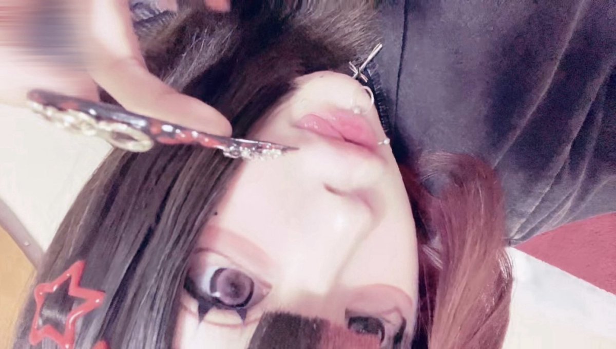 顔の大きさAカップやん tweet media