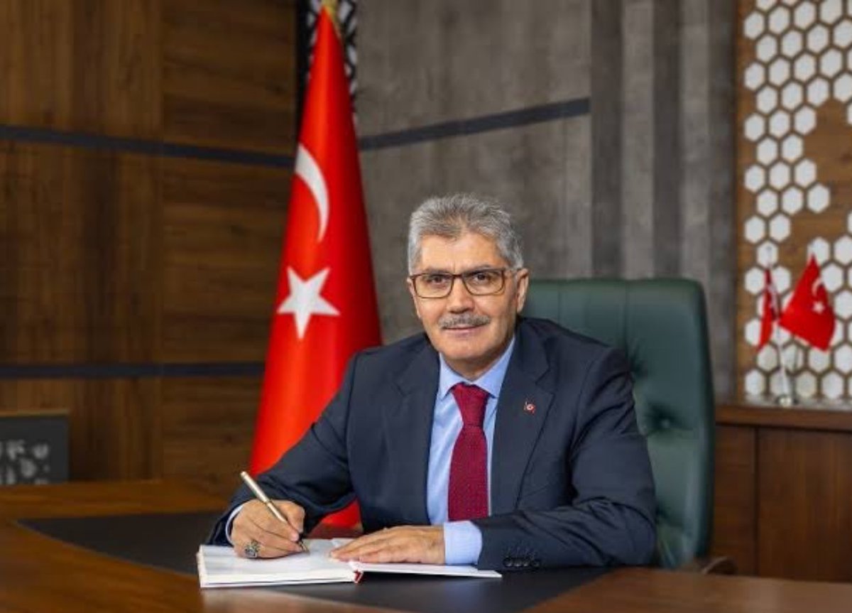 ozkann_04's tweet photo. Bingöl valiliğine atanan ilçemizin gururu Değerli kardeşim @celikcahit tebrik ediyor yeni görevinde muvaffakiyetler diliyorum…🇹🇷 https://t.co/tO4qSkBIDB