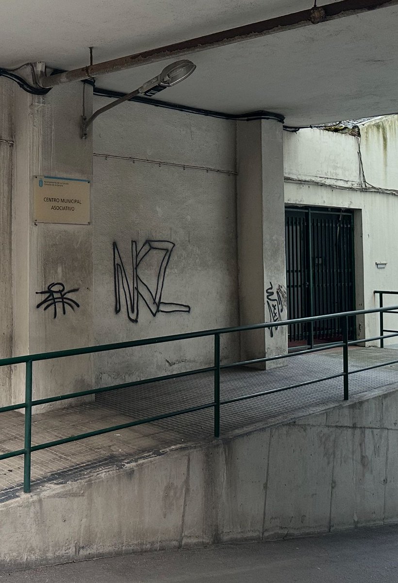 helm_levon's tweet photo. Imágenes de un bello rincón de nuestra ciudad para ayudar a sobrellevar este duro día de vuelta al trabajo
#Coruña #Turismo #RinconesUnicos #CiudadDeCristal #UrbanArt #Cosy #GerryAndThePacemakers https://t.co/32NxNqS4H9