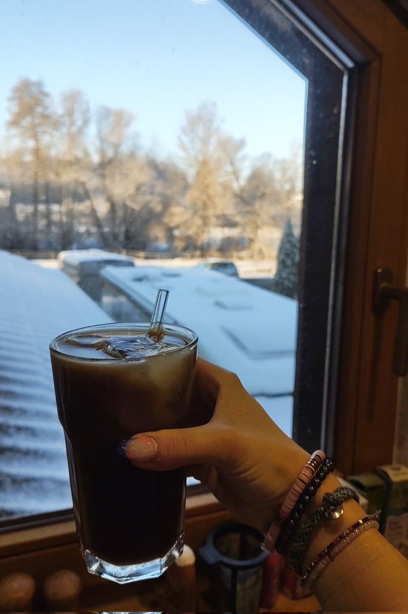 lsabe11's tweet image. Good Morning ꒰⁠⑅⁠ᵕ⁠༚⁠ᵕ⁠꒱⁠˖⁠♡
First iced coffee and first snow of the year 🤍 wishing everyone a beautiful day!!