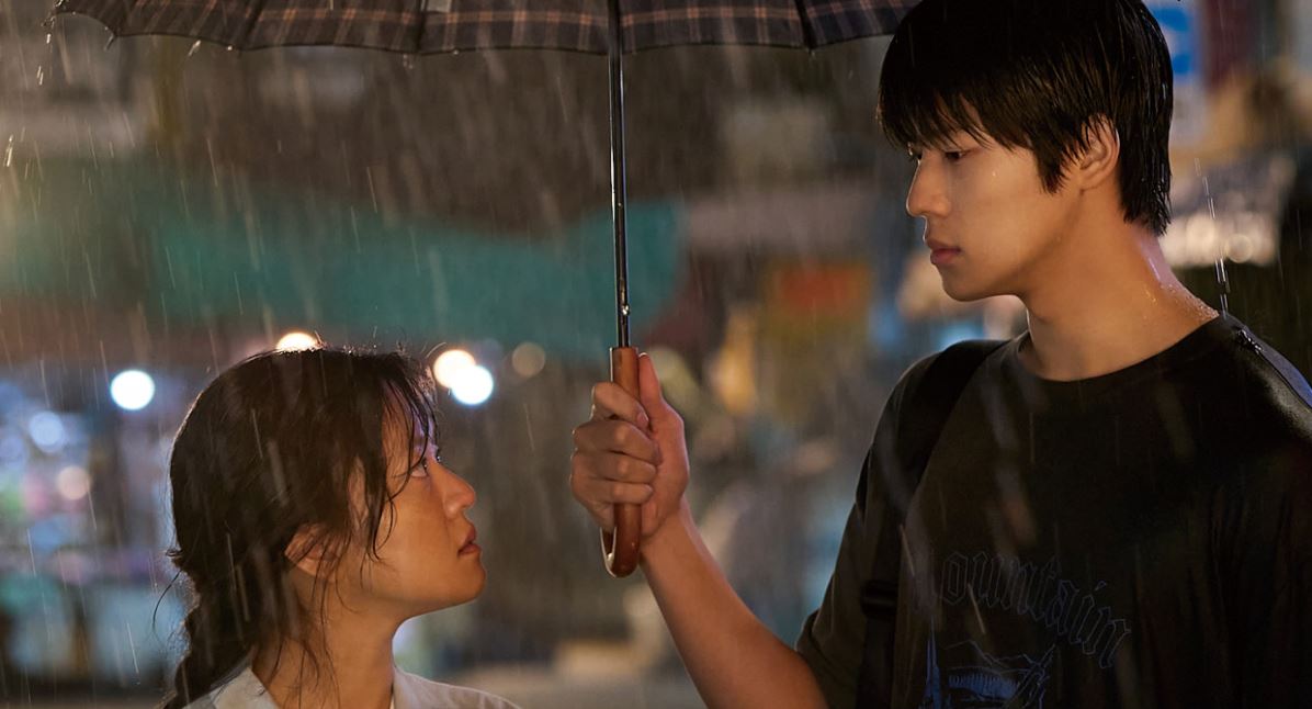 변요한·고아성·문상민 <파반느> 넷플릭스에서 공개

자신조차 사랑할 수 없었던 세 사람이, 서로에게 빛을 비춰주며 삶과 사랑을 마주하게 되는 멜로 영화

원작: 소설 《죽은 왕녀를 위한 파반느》

(출처: joynews24.com/view/1924453)