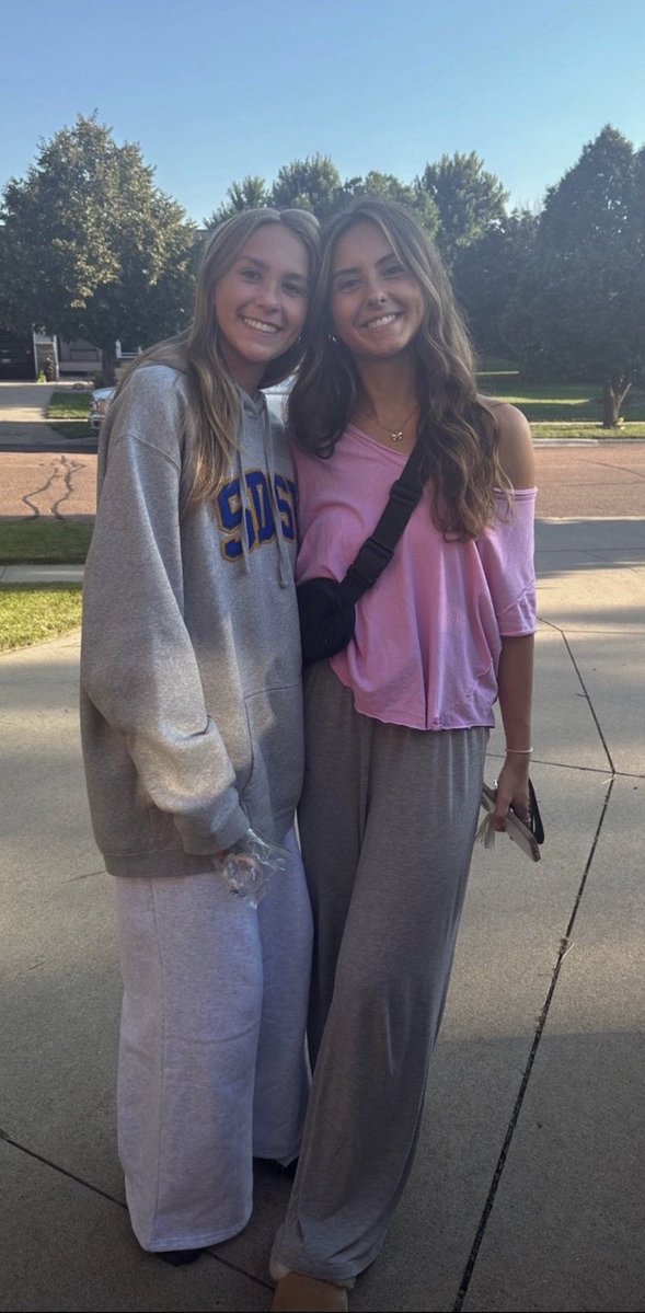 Gerrknn's tweet image. Jus me n my bestie 

tiktok.com/t/ZP8yEPVas/

Also follow me on TikTok