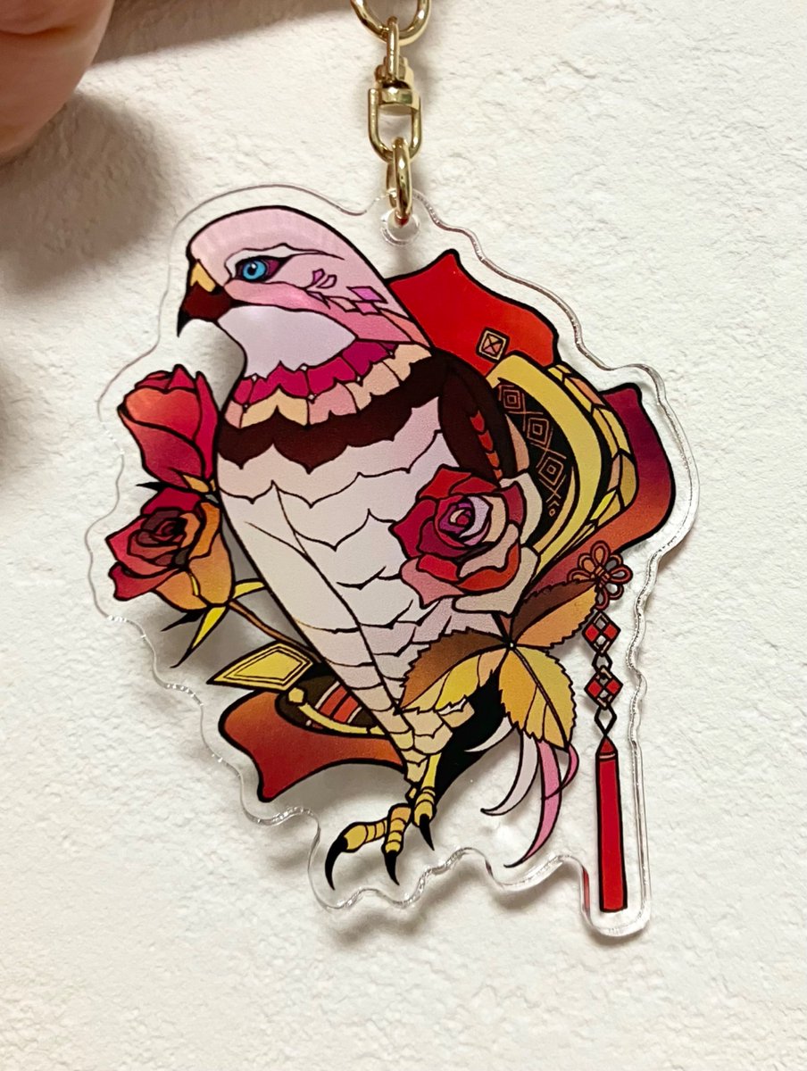 karindrops's tweet photo. 鷹嶺ルイさんのオリエンタル衣装イメージのアクリルキーホルダー、試作品が届きました。表裏で色が違います。 https://t.co/Ciu7MInywJ