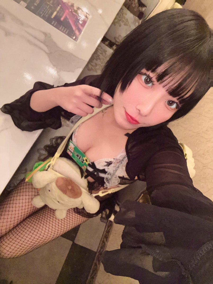 S___yuuu's tweet photo. お酒で体暖めたいなーっ🫶🏻

21:00~🌟

#ドミナスグループ #俺のサキュバスちゃん #コスプレ #コンカフェ #大阪 #ミナミ #宗右衛門町 #営業 #自撮り界隈 #自撮り界限さんと繋がりたい #1mmでもいいと思ったらいいね #雰囲気嫌いじゃないって人いいね #美男美女と繋がりたい https://t.co/xMJ1wEGF4R