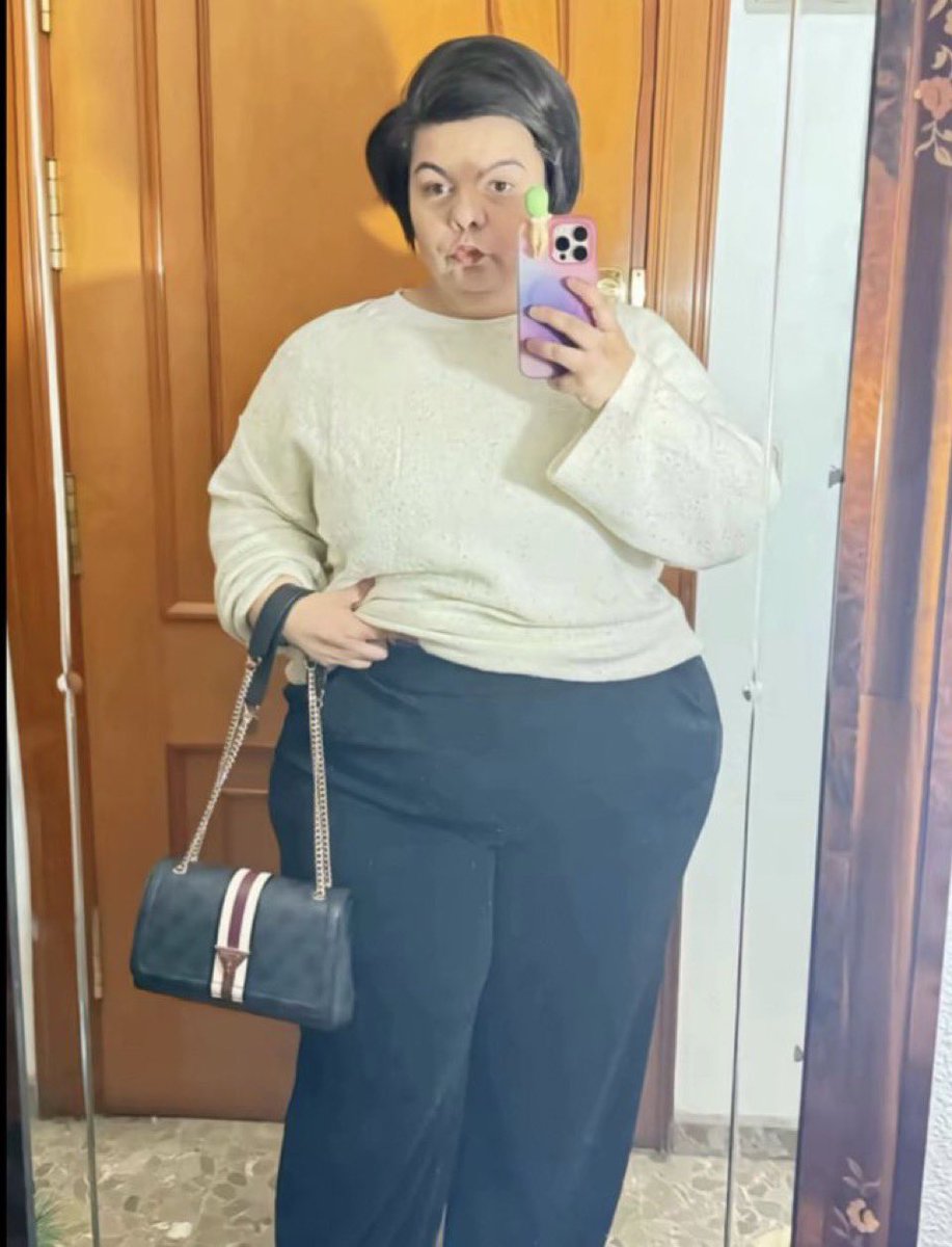 ernestofdzzz's tweet image. toda esta gente no sabe que he venido a trabajar con los pantalones del pijama debajo de los vaqueros para no pasar frío