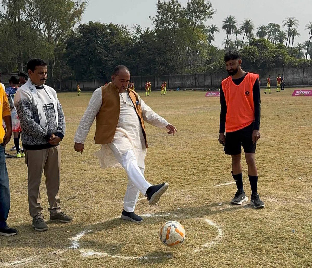 आज भोपाल चौराहा स्थित तुकोजीराव पवार स्टेडियम में मध्य प्रदेश एमेच्योर नाइन-ए-साइड फुटबॉल एसोसिएशन द्वारा आयोजित 14वीं सब जूनियर एमेच्योर नाइन ए साइड फुटबॉल राष्ट्रीय चैम्पियनशिप 2026 के शुभारंभ अवसर पर उपस्थित हुआ।
