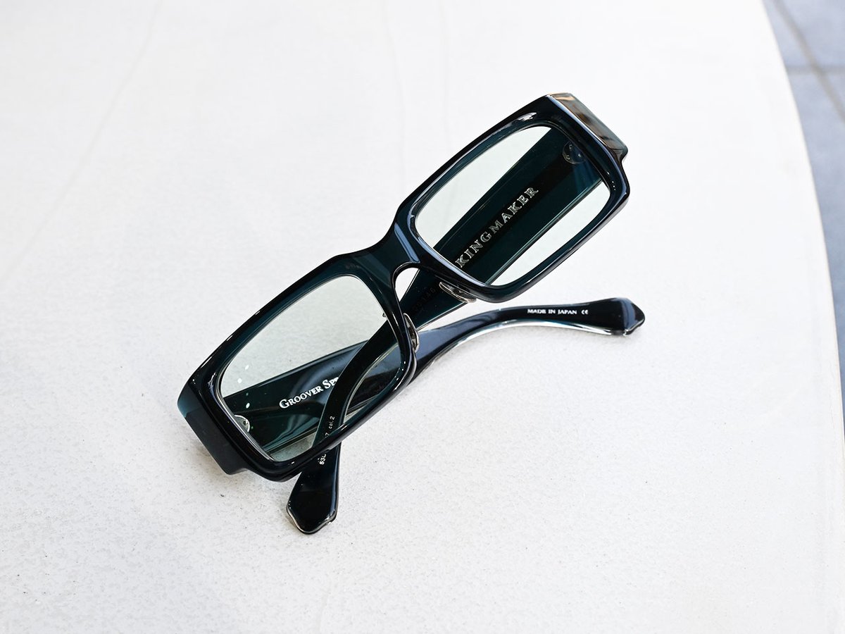 昨日に引き続きGROOVER「KINGMAKER」を遠近両用カスタムしました。

ライトカラーを入れたレンズで、グリーンの25％。
いつもはもう少し濃いカラーを選ばれるお客さんなのですが、日が暮れるのが早い冬の夜に見やすいカラーをご希望されました。