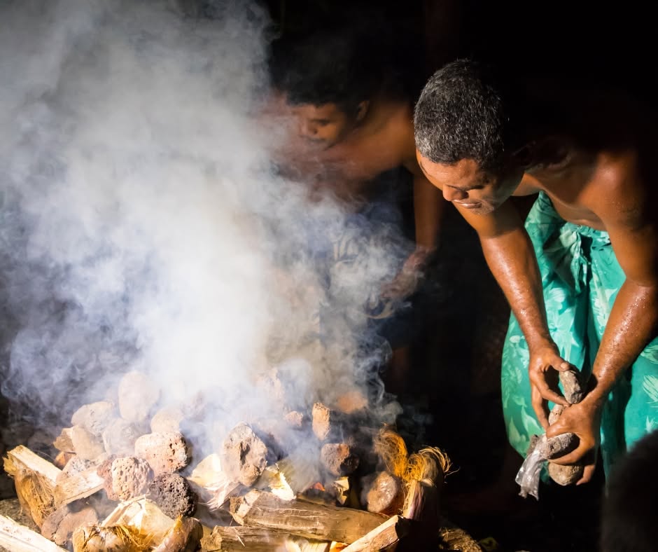 RepPlusUK's tweet photo. Can you smell this scene through your screen? Dinner is nearly ready, steamed, baked, and infused with natural smoky flavors.
#DiscoverBeautiful #BeautifulSamoa #Travel #PacificIsland #BuketListDestination #RepPlusClient https://t.co/tD2Ie8gNWl
