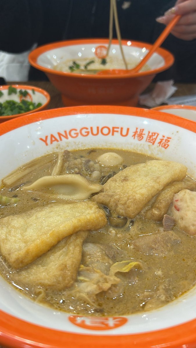 うちら麻辣湯すき過ぎて2日連続食べてた