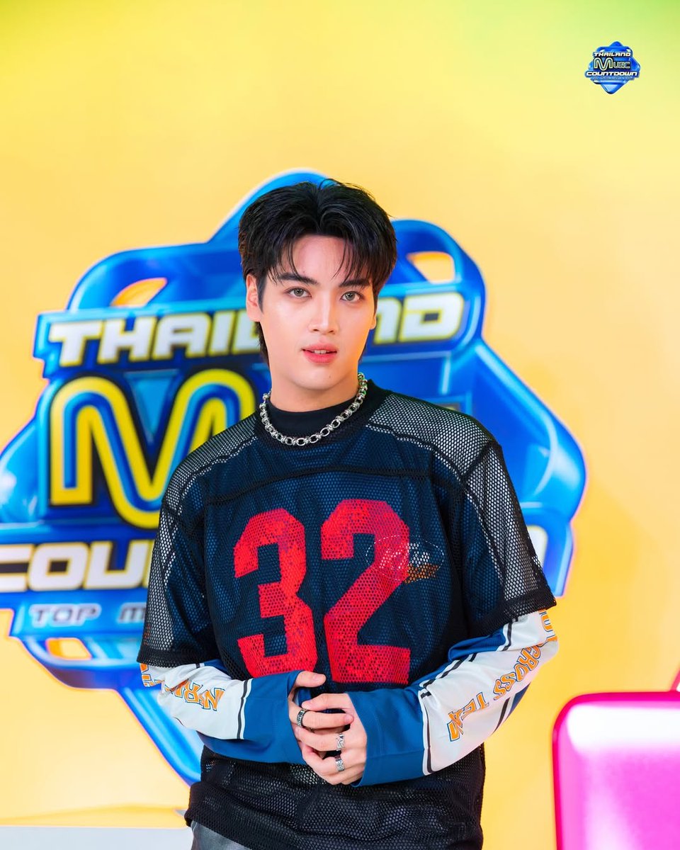 cloverph2025's tweet photo. 01-07-2025 || @TMCcountdown IG post update❗❗

[𝑷𝑹𝑶𝑭𝑰𝑳𝑬✨] CLO'VER - คนคุ้นคอย (Next To You) | Thailand Music Countdown 

#CLO_VER #คนคุ้นคอยCLO_VER #Clo_verPhilippines #TMC_EP33 #TMC2025 #ThailandMusicCountdown #TrueCJCreations #Ch3Thailand
—🐱 https://t.co/1RlBimmBh2