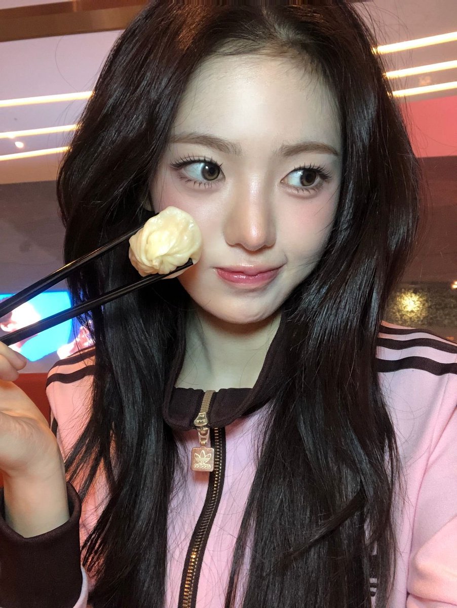 설 tweet media