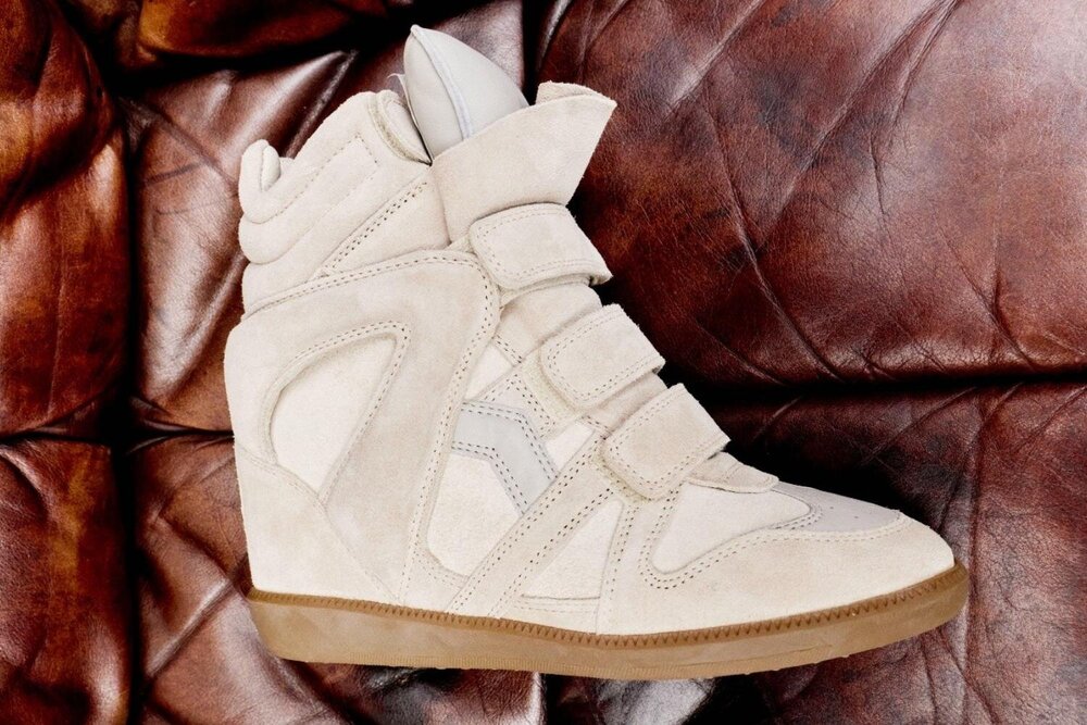 イザベル マランのシューズ、“スエード×カーフレザー”のスニーカー