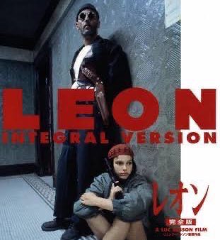 kyofu_movie's tweet image. 悪役列伝①
「レオン」
(ゲイリー・オールドマン)
名作に名悪役あり、とはまさにこのこと。麻薬捜査班のボスでありながら裏で麻薬売買を仕切り、自らもヤク中という凄いキャラ。圧倒的にヤバい眼、クラシックを歌いながら撃ち殺す破天荒っぷり、終盤のレオンとの対決など数々の名シーンを生んだ超名演