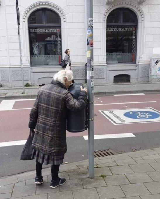 Deutsche Frauen beim checken ihrer weißen Privilegien.  👍