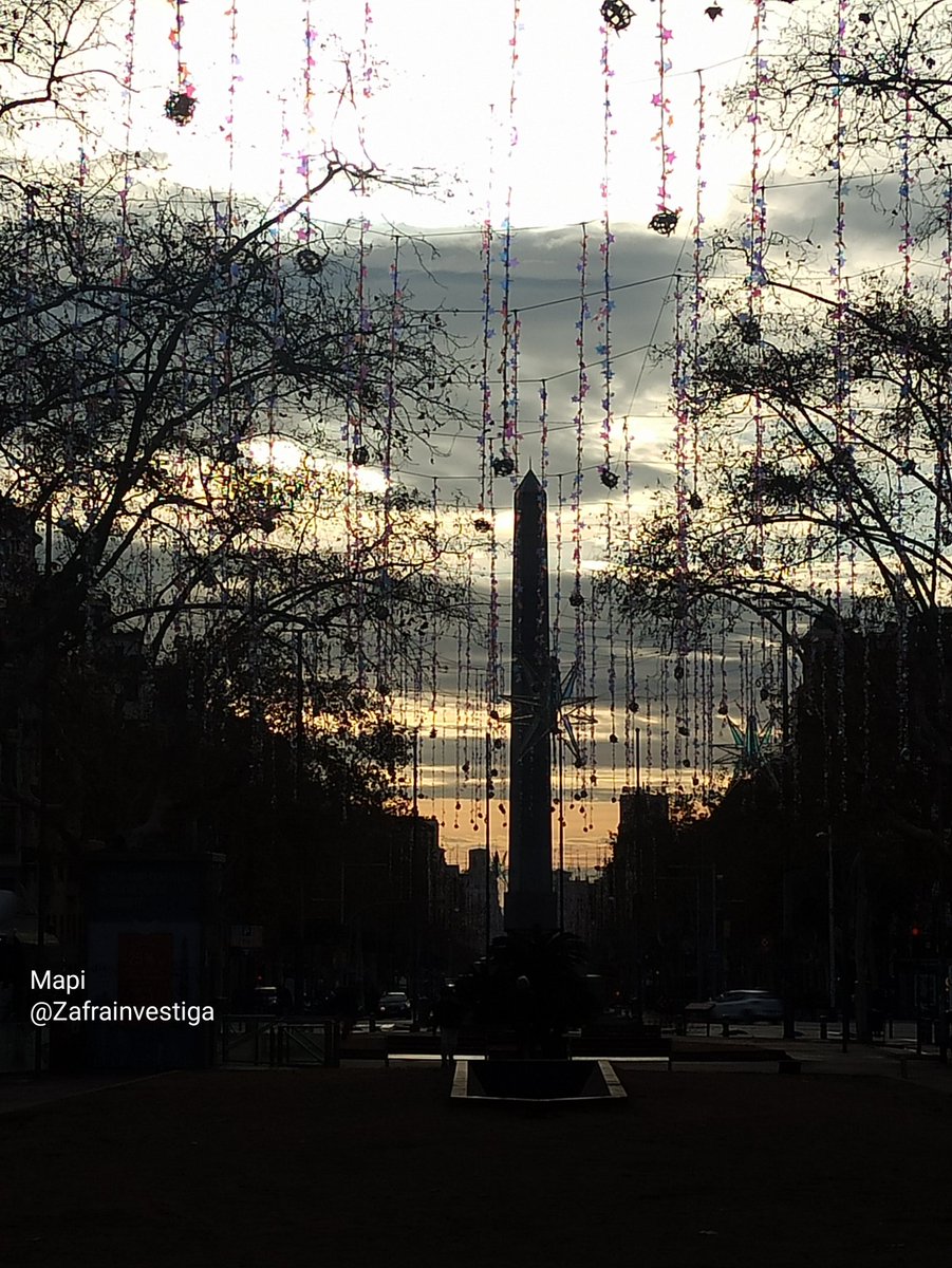 Zafrainvestiga's tweet image. #7Enero las luces de #BCN se van apagando y la imagen de las fiestas pasadas permanecen paralelas formando 1conjunto bello en el entorno de Diagonal_Paseo de Gracia donde se encuentra el Obelisco de 23m de altura q ha visto pasar miles de historias desde 1936
¡Vuelve Normalidad!