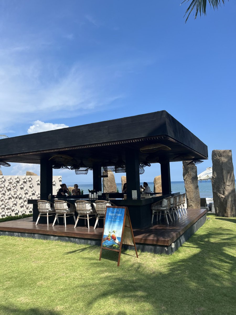 daywithshall's tweet image. somewhere👨‍👩‍👦🥙🍾🍽️🪨