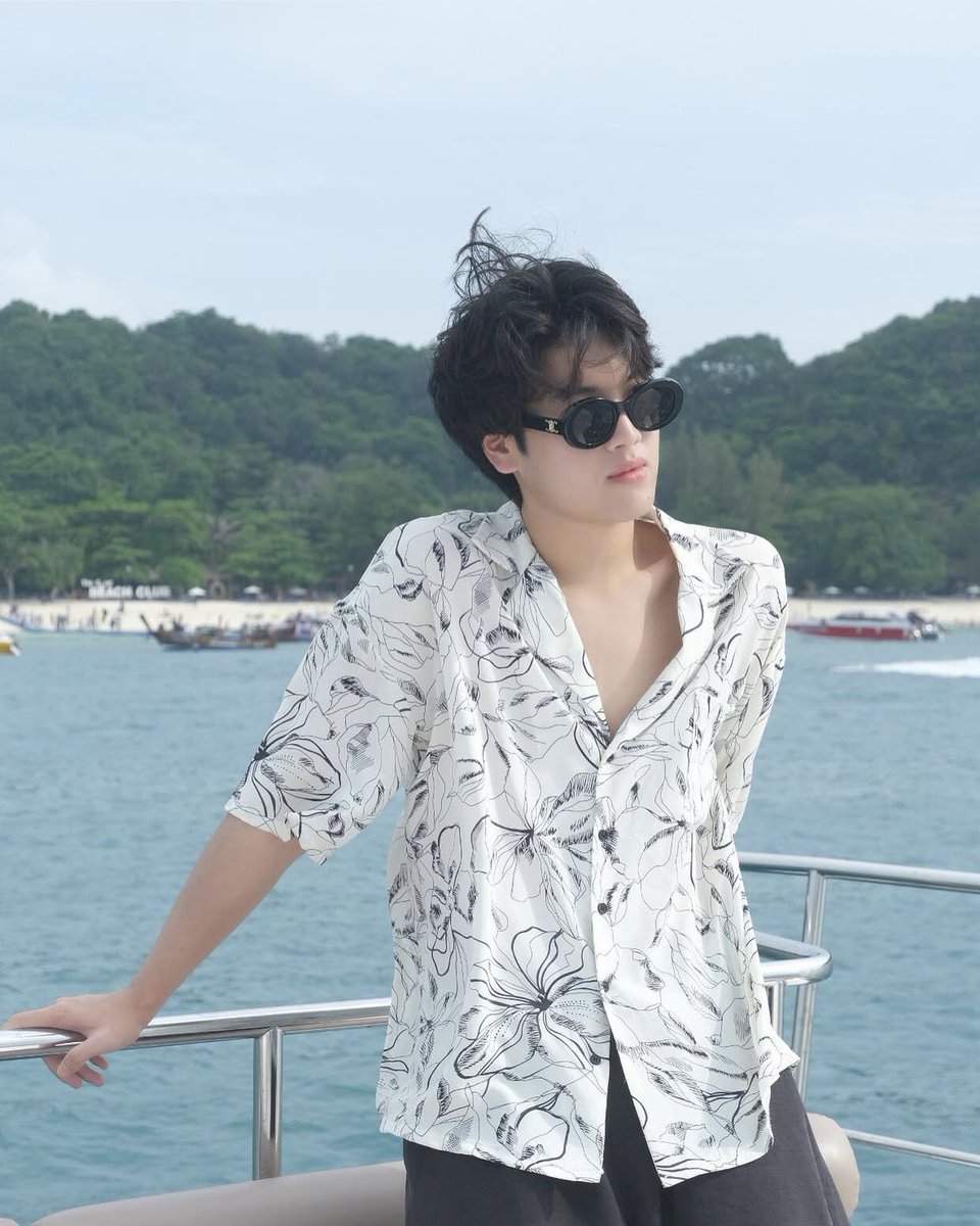 A1iaz_hl's tweet image. Hello I'm @A1iaz_hl + ᴀsʜɪ . I wanna join to #Bangkokelites veriv please?