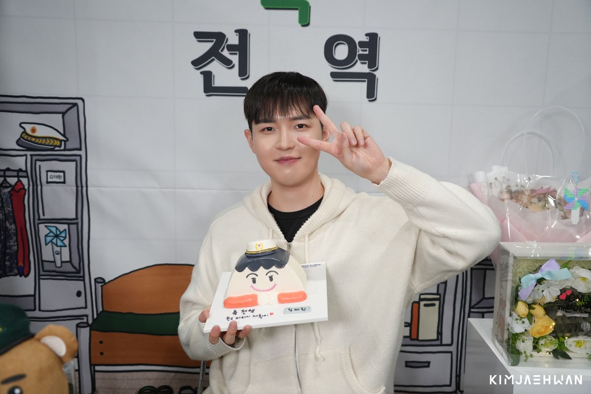 [📸] WELCOME BACK JAE HWAN🍃 Behind Photo

📍 cafe.daum.net/KJHOfficial/mE…

#김재환 #KIMJAEHWAN