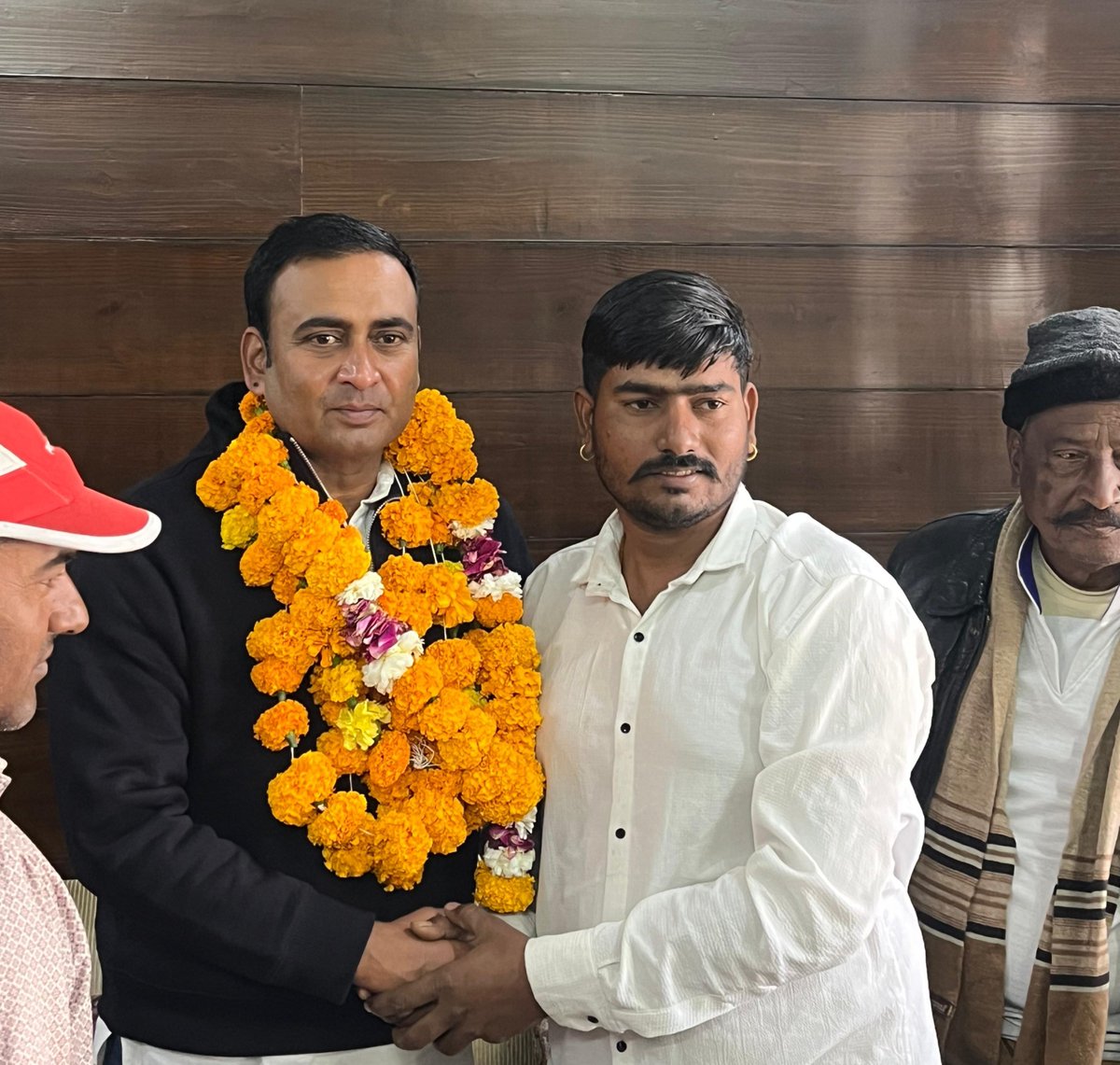 आज बाड़मेर विधानसभा क्षेत्र के चवा ग्राम से पधारे युवा साथियों एवं प्रबुद्धजनों से आत्मीय मुलाकात हुई। इस दौरान विभिन्न सामाजिक मुद्दों पर सारगर्भित चर्चा की। #Barmer