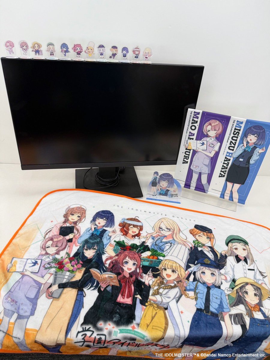 JOLCollabStore's tweet photo. - ̗̀ 🎍 𝙷𝚊𝚙𝚙𝚢 𝙽𝚎𝚠 𝚈𝚎𝚊𝚛🎍  ̖́-

学園アイドルマスター POP UP STORE
「お仕事体験フェア」は1/12(月祝)まで開催中！！

仕事や学校が始まった今こそ✨️アイドルたちでデスク周りを彩りませんか？

ミニアクスタは隙間にも飾りやすいサイズ感🎶ふわふわのブランケットもおすすめです！

📅2025/12/19(金)-1/12(月祝)
⏰10:00-21:00
📍MAGNET by SHIBUYA109 5F / JOL Collab Store
※12/31(水)20:00閉館、1/1(木)休館

＜各種詳細はこちらから＞
https://t.co/HbQTiM9l1W

#学マス #学園アイドルマスター
#学マスお仕事体験フェア