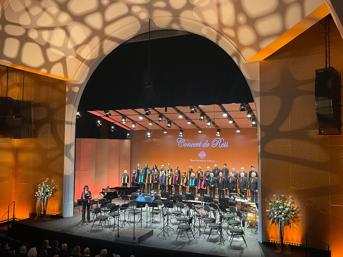 SocialistesInca's tweet image. 🎼 Ahir horabaixa, com cada 6 de gener vàrem assistir al magnífic concert de Reis que ens va oferir l’Orfeó l’Harpa d’Inca acompanyats de la Unió Musical Inquera en un escenari idíl·lic , el @teatreinca. 

🫶🏼 Autèntic #OrgullInquer!