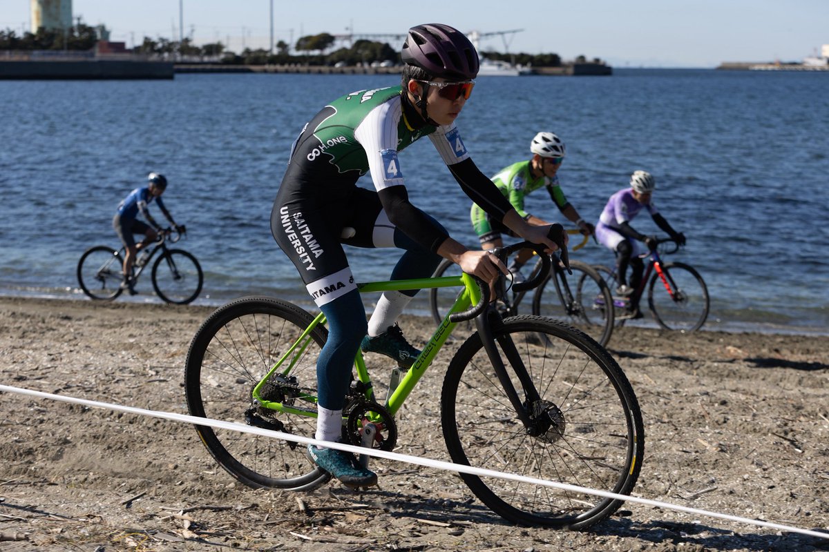 【レース結果】
1/4 シクロクロス千葉＃15

出場選手
ME3
中島(経1) 32位
東川(工3) 58位

写真<a href="/hiroyo_oo/">hiroyo</a> 様

新年あけましておめでとうございます
2026年初レースとなりました🎍
 #シクロクロス千葉  #埼玉大学自転車競技部  #onebyesu  #株式会社エイチワン