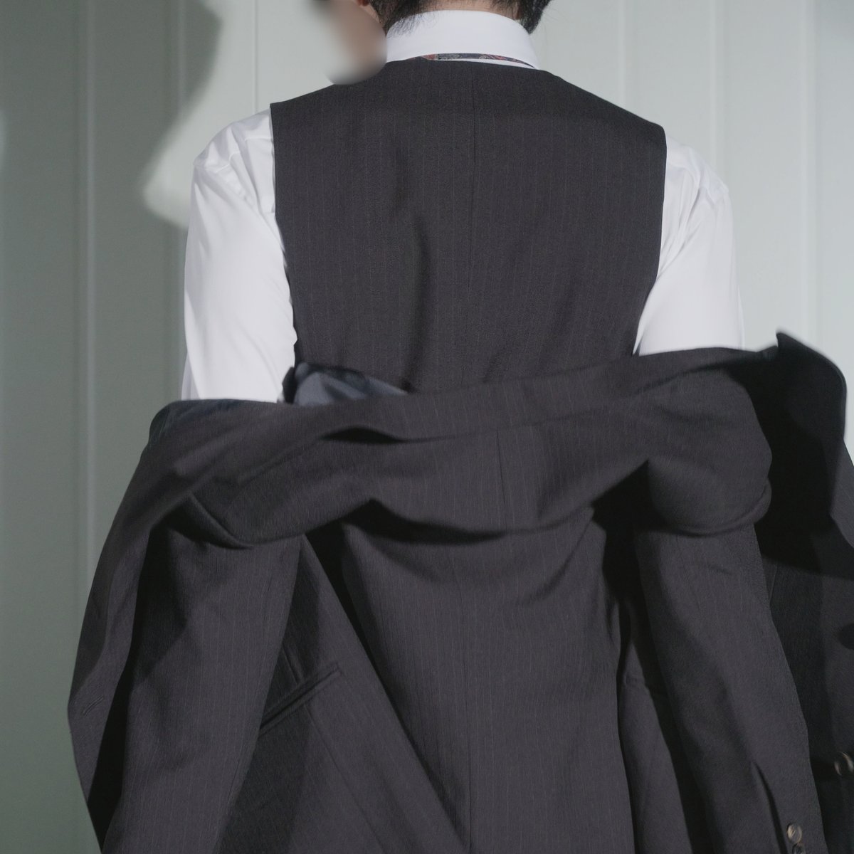 suitpic's tweet photo. No.117 1st 정장 재킷 탈의 동작 과정 후면. https://t.co/9ziW0V0zEA
