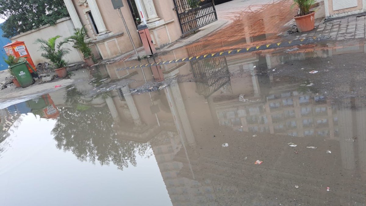 deep_chatterjee's tweet photo. @Dev_Fadnavis sir this is the condition of J K IRIS main gate location Vinay Nagar Mira Road east, near J P Infra. Sewage water over flowing and entering our building and we as residents ever have to walk through this and ta in this. No solution from MBMC from past 4 months . https://t.co/8nUjJBLwm2