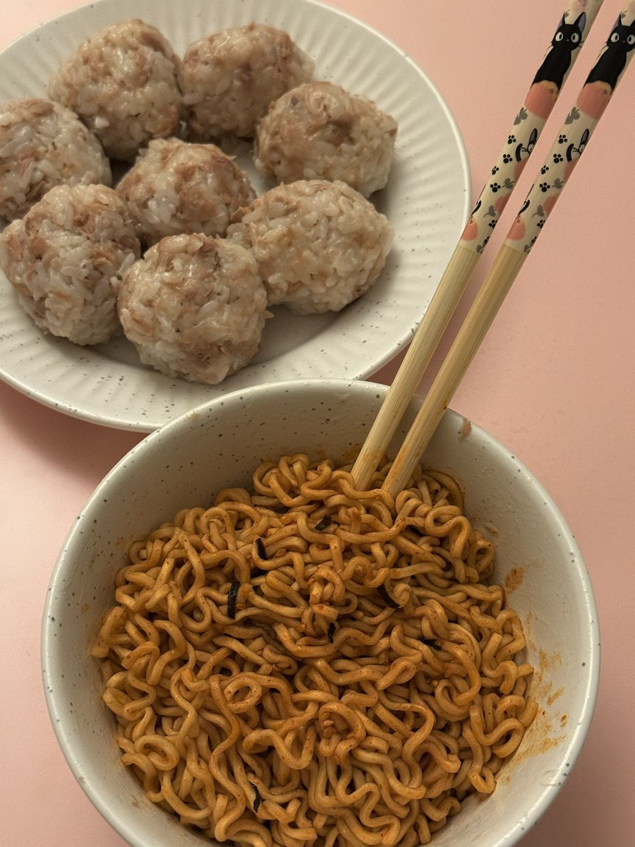 두바이쫀득쿠키 나는 모른다
난 참치마요쫀득주먹밥 이거 하나면 돼