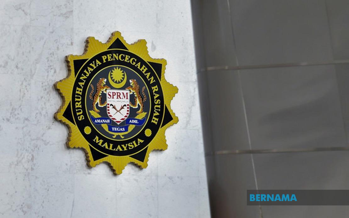 bernamadotcom's tweet image. SPRM gagalkan usaha larikan wang tunai RM2.4 juta berkaitan siasatan perolehan tentera darat 

bernama.com/bm/jenayah_mah… 

#BernamaNews #wangtunai #TDM @SPRMMalaysia