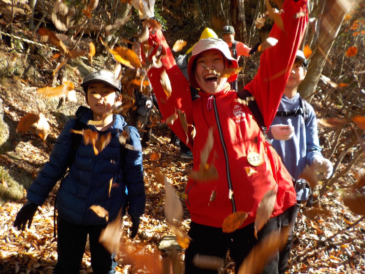 pole_toridai's tweet photo. 11月29日に11月ひろばで登山をしました🧗‍♀️

日本の山といえば富士山🗻鳥取の山といえば三角山⛰️
頂上を目指してみんなで猪突猛進🐗🔥
みんなでいい汗をかいて最後まで登りきりました☺️

次回の2月ひろばは雪遊びで何かするようです☃️
乞うご期待！！

#鳥取大学 #ポレポレキッズ #polepolekids https://t.co/LniHfgSghJ
