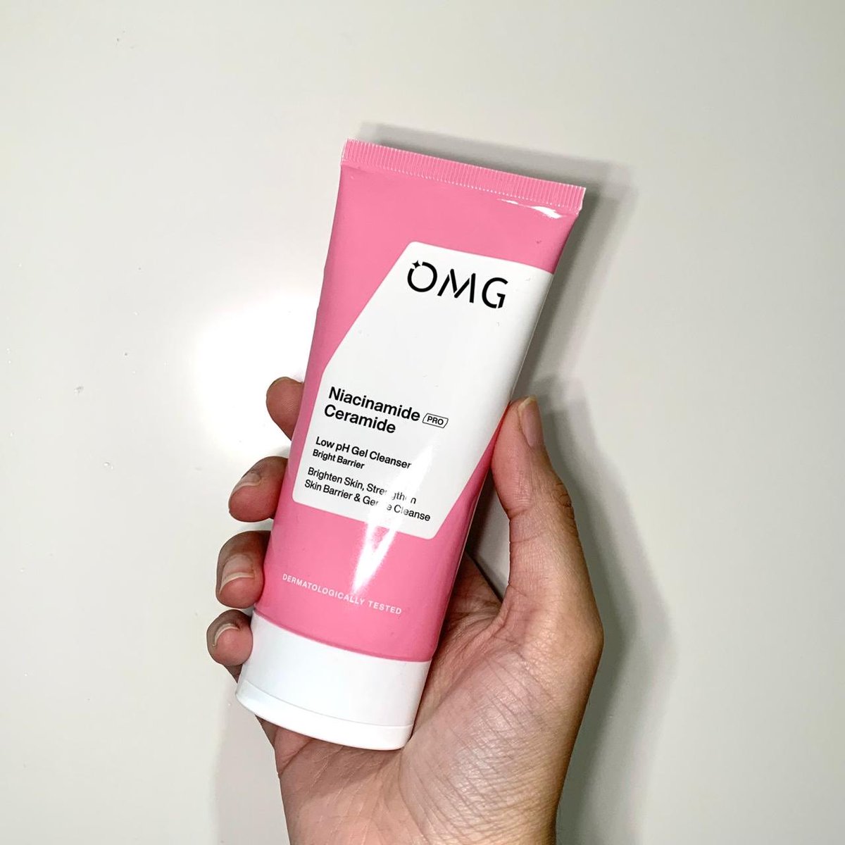 From dull and tired ➡️ Fresh and brighter in one wash 🫧

All thanks to this gentle cleanser <3