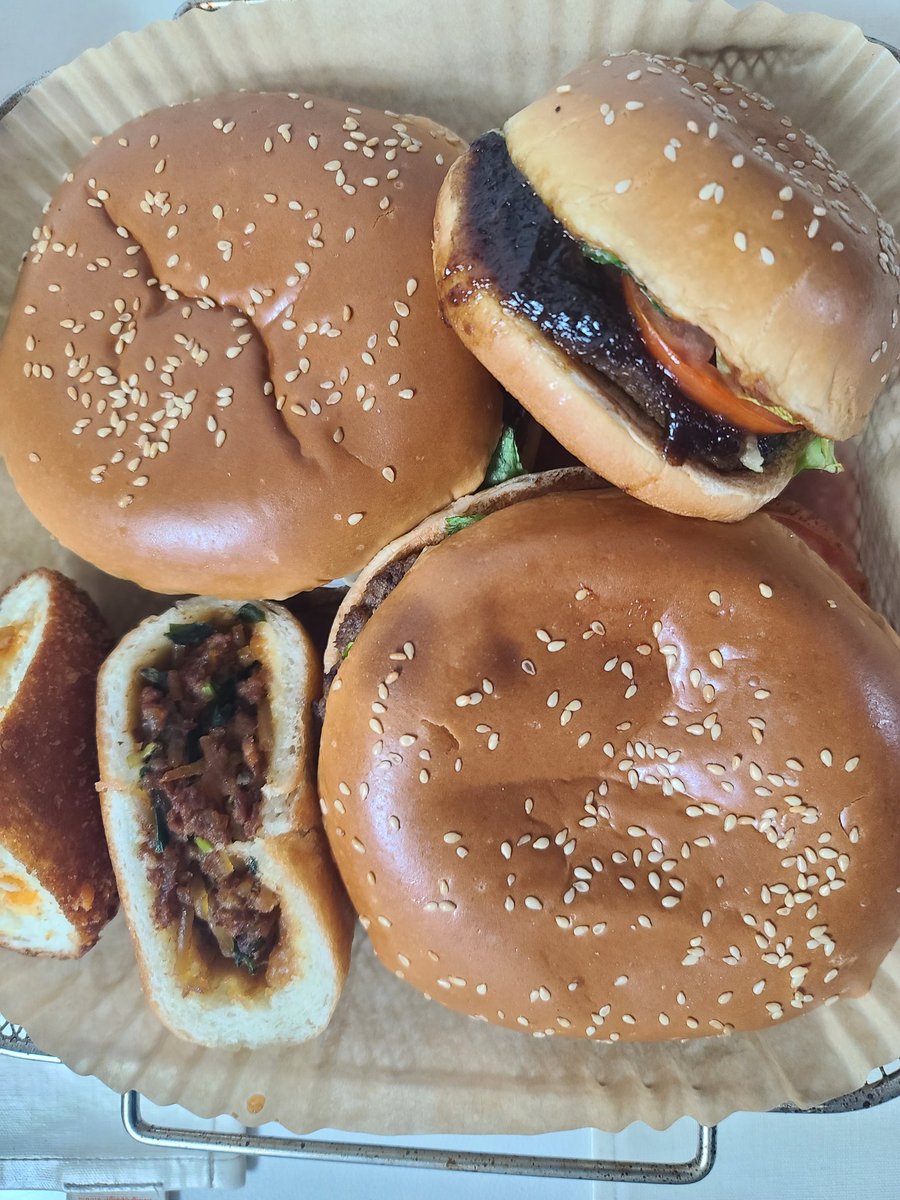 가입한줄 알았는데 아니었네요🤣 이제서 가입인사 밖습니다!🙇‍♂️
얼마전 와이프가 사다준 햄버거!
햄버거는 역시 버거킹😍