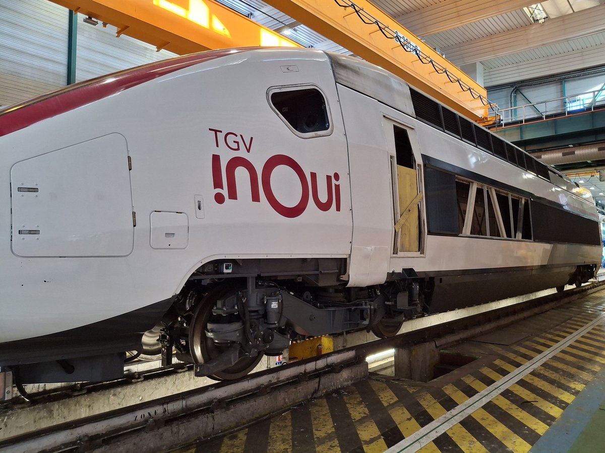 Motrice 802 réparée, rest un peu de remontage et une fermeture du DJ 25 000 et un essai de traction. Et elle sera livrée au Landy pour essais.