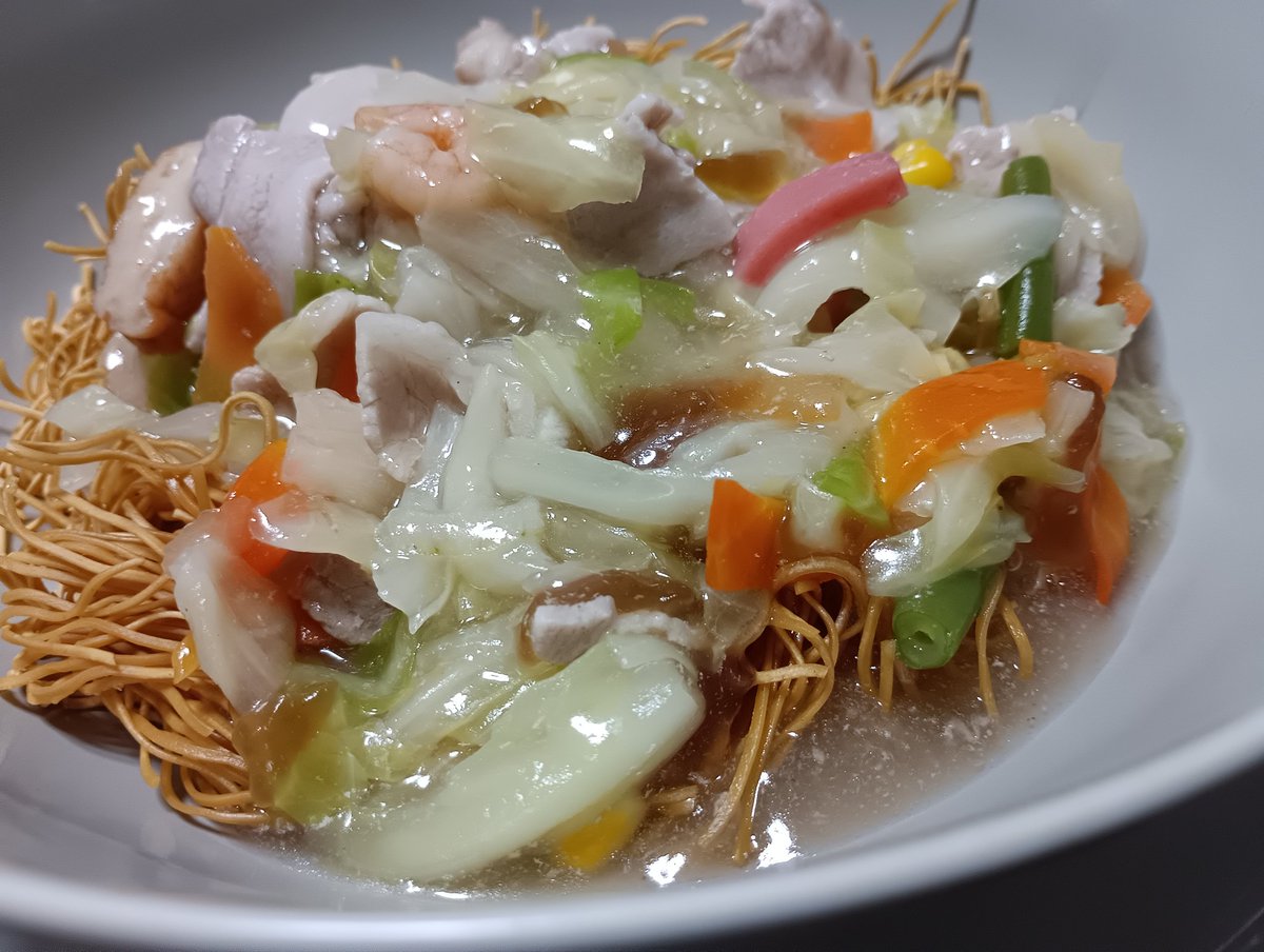 おうちごはん。 今夜は、皿うどんと餃子と炒飯の中華風三点セット🥰 皿