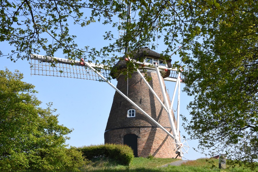 LandschapOV's tweet photo. De Molen van Frielink in Fleringen kent een rijke geschiedenis. Maar binnenkort draaien de wieken voor het laatst. Zij zijn dringend aan vervanging toe. Zonder noodzakelijke restauratie staat de molen stil. Help jij mee om Frielink draaiend te houden? https://t.co/Tg9knHxN1p https://t.co/bI4LOlZhgz