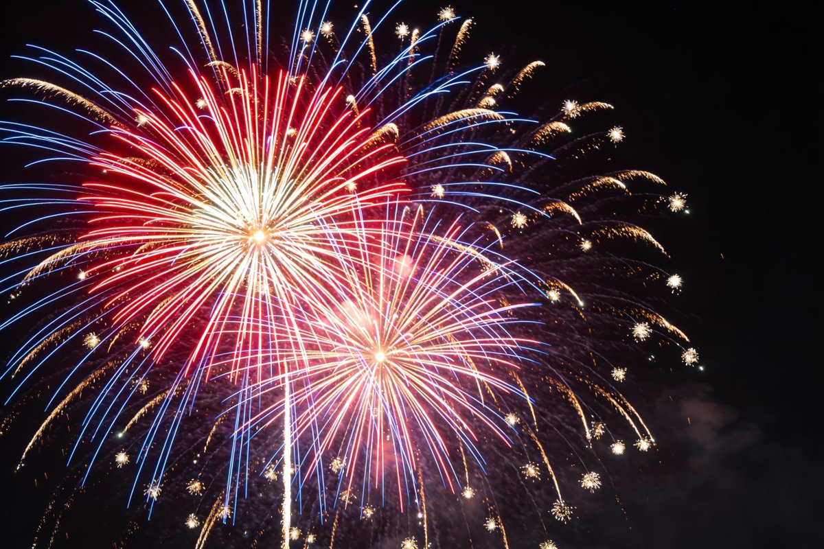 p_chusaengsri's tweet photo. Vibrant fireworks burst in red, blue, and white against a dark night sky, creating a dazzling display of light and color.
#VibrantFireworks #NightSkyMagic #ColorfulDisplay #DazzlingLights #CelebrationInTheSky https://t.co/4Ts2hNHmvL
