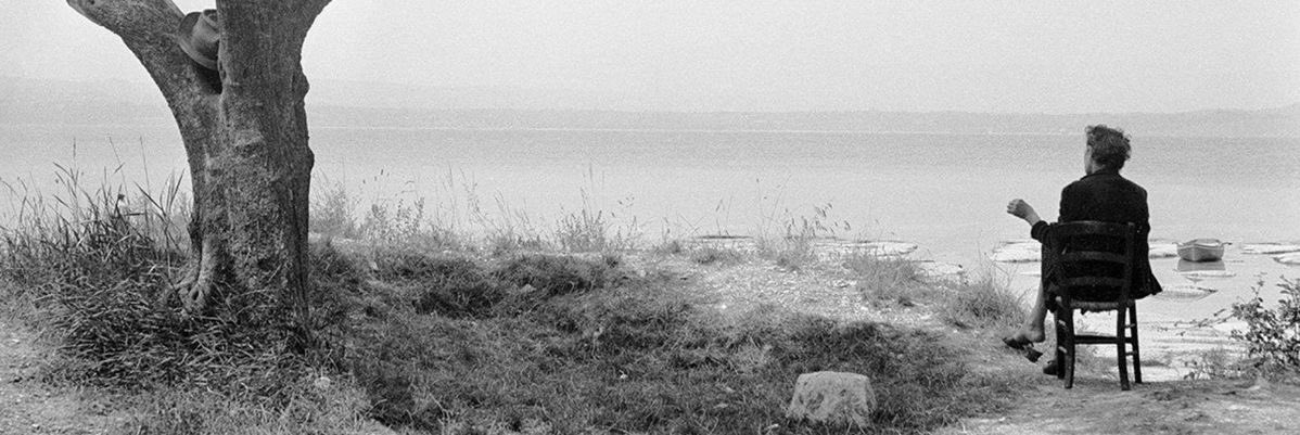 “Dünyanın sonunun gelmesine çok aldırış etmiyorum. Benim için birçok kez sona erdi ve sabah yeniden başladı.”

— Charles Bukowski