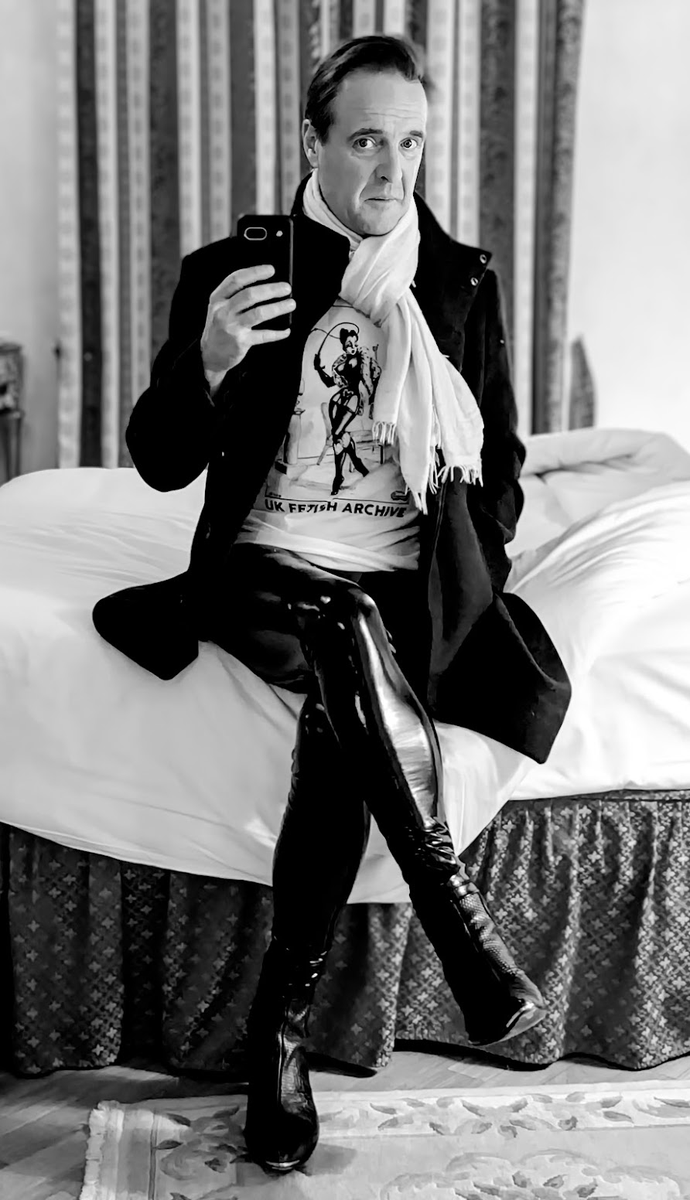 guywalters's tweet photo. @UKLeatherArch Loving my t-shirt! https://t.co/kNB6C2jKEx
