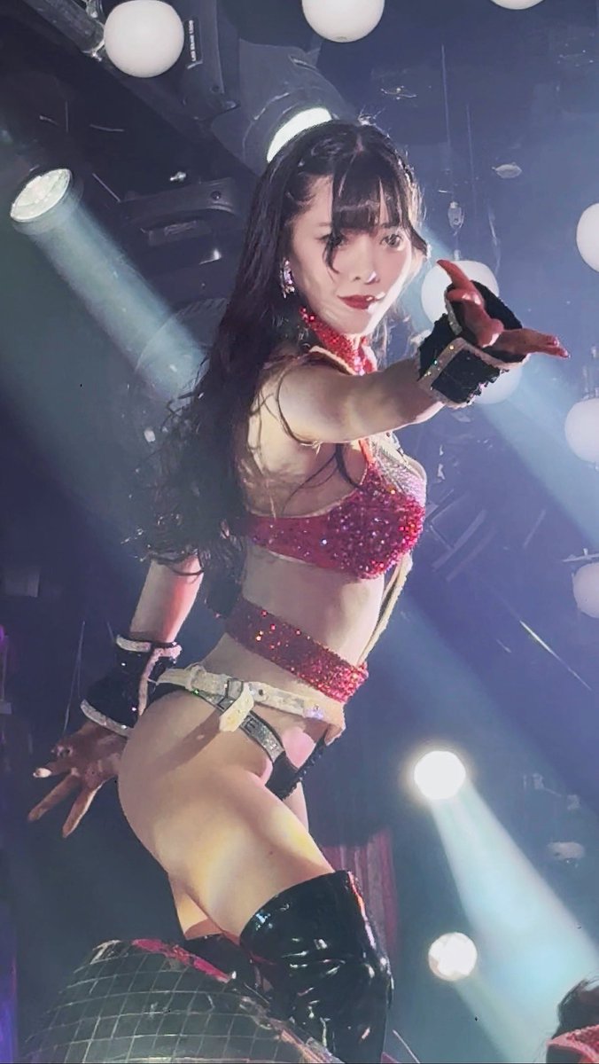 2025.01.06 🎀巫女イベント🎀
ゆかちゃ🍒  Queen演目👑
1部サンバ👑
2部ヒール👑、メドレー👑
3部すきすき👑
本当にサプライズすぎた‼︎ヒールは今まで以上に魅力的で鳥肌もの。生でゆかちゃの進化を感じた。直前までど緊張だったけど本当に頑張ったね🫶お疲れ様だゃ🐨
#ゆか #63ANGEL #burlesque東京