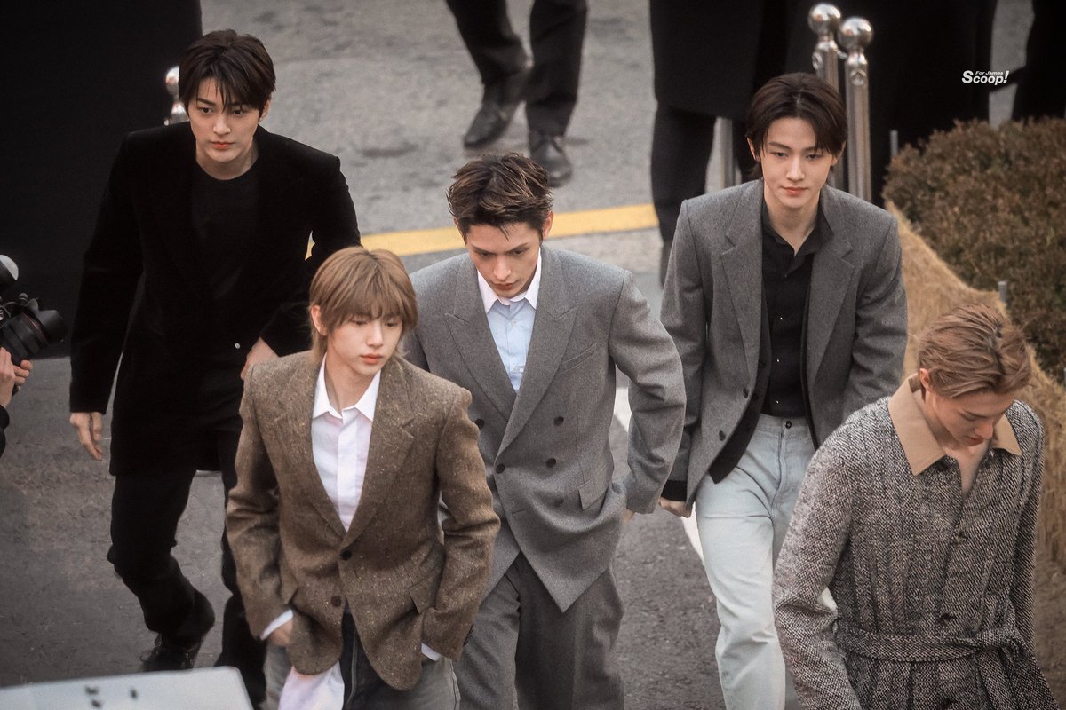 จัดอันดับเรื่องที่เป็นไปได้ยากที่สุด(แต่เป็นไปแล้ว)

อันดับ 1 : คอติสใส่สูท