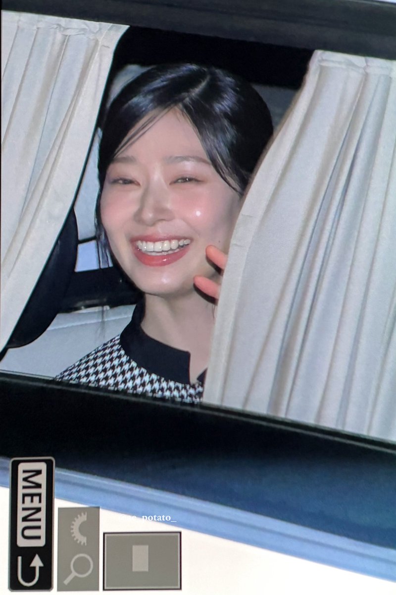 ae_potato_'s tweet image. 260107 DIOR

#김민주 #민주 #KIMMINJU #ミンジュ #아이즈원 #IZONE