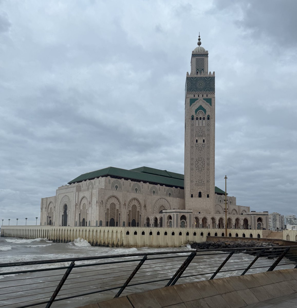 ﴿رَبِّ أَوزِعني أَن أَشكُرَ نِعمَتَكَ الَّتي أَنعَمتَ عَلَيَّ﴾  
فالحمدلله قَولاً وفعلاً وشكرًا ورضًا غارقون في نعمك يا الله فلك الحمد حتى ترضى لم نرى في الحمد إلا زيادة في العطاء فالحمدلله بقدر كل شيء