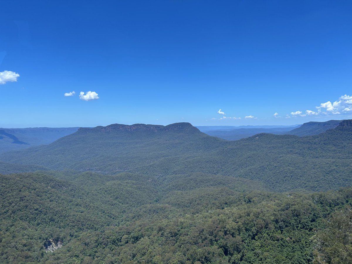 winter128switch's tweet image. オペラハウスとブルーマウンテンズ