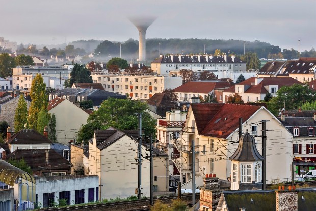 🚨🇫🇷 FLASH | Un Algérien de 32 ans visé par une OQTF a été INTERPELLÉ après le viol d’une femme de 72 ans à son domicile aux Les Mureaux le 15 décembre dernier. 

La victime a été LIGOTÉE avec des câbles et du linge, traînée dans sa chambre puis violée pendant de longues minutes. 