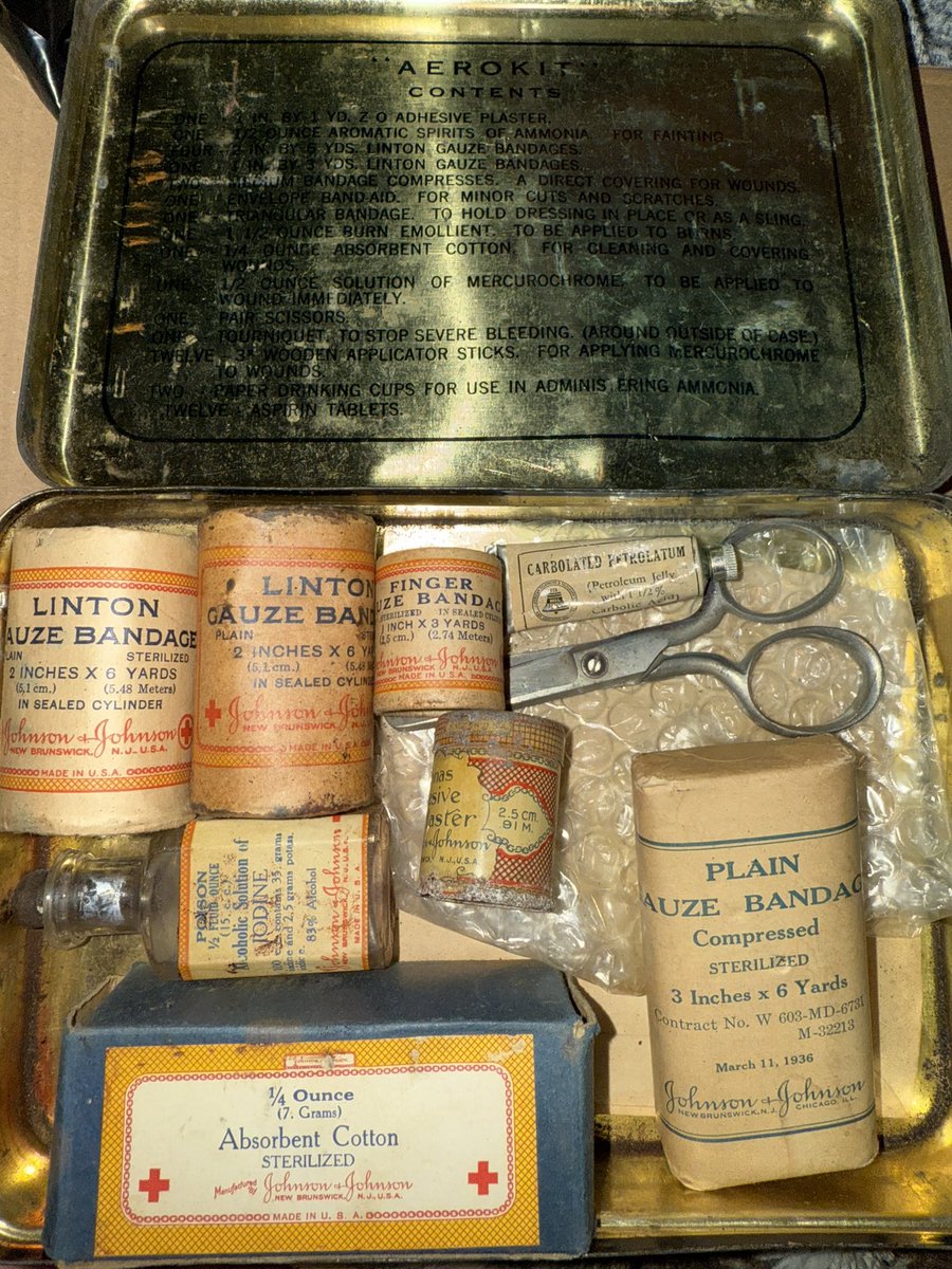 イギリス軍車両 応急処置キット 1950年代物　(中身入り） イギリス軍車両 応急処置キット 1950年代物 (中身入り） イギリス軍