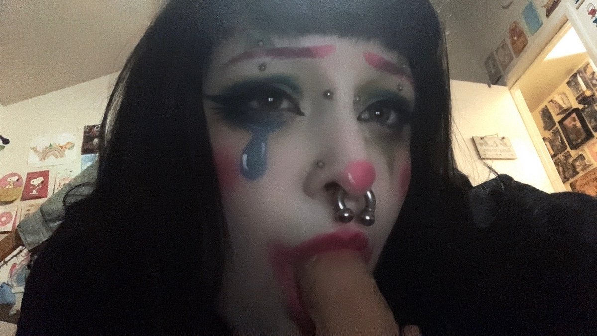 Would you let me suck it with this makeup on? 🤡😋 #bbw #clowngirl #fat #fatgirl