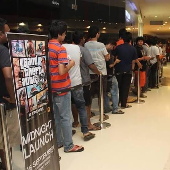 GTA_Unlimited's tweet image. Release day of GTA 6: digital download or waiting in line?